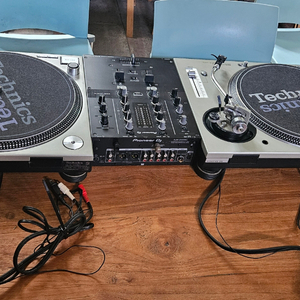 테크닉스 SL-1200MK5 턴테이블