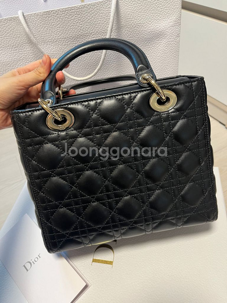 디올 레이디백 미디움 블랙 (21년 12월 구매)--3