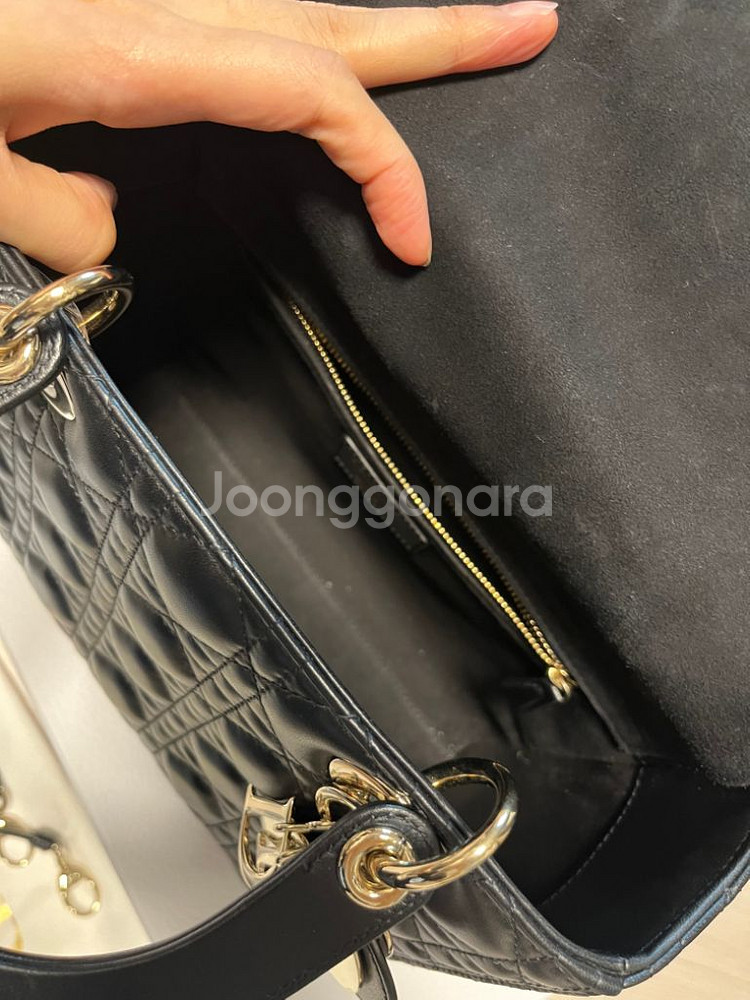 디올 레이디백 미디움 블랙 (21년 12월 구매)--5