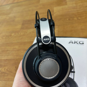 AKG K702