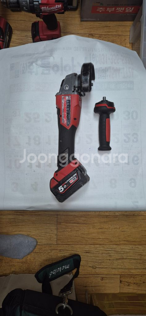 밀워키 충전그라인더 M18 FSAG100X 배터리포함--2