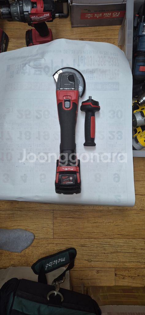 밀워키 충전그라인더 M18 FSAG100X 배터리포함--3
