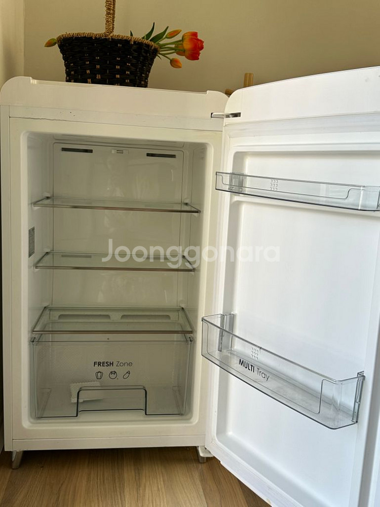 딤채 김치냉장고 100L 쁘띠 화이트--2