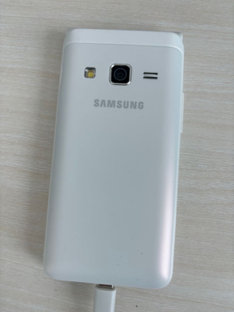 갤럭시 폴더2 한소희 폰 판매합니다(스마트 폴더폰) 이미지