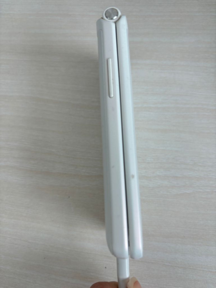 갤럭시 폴더2 한소희 폰 판매합니다(스마트 폴더폰) 이미지