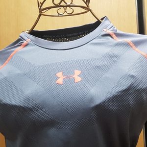 언더아머 UNDER ARMOUR 트레이닝 상의 SM