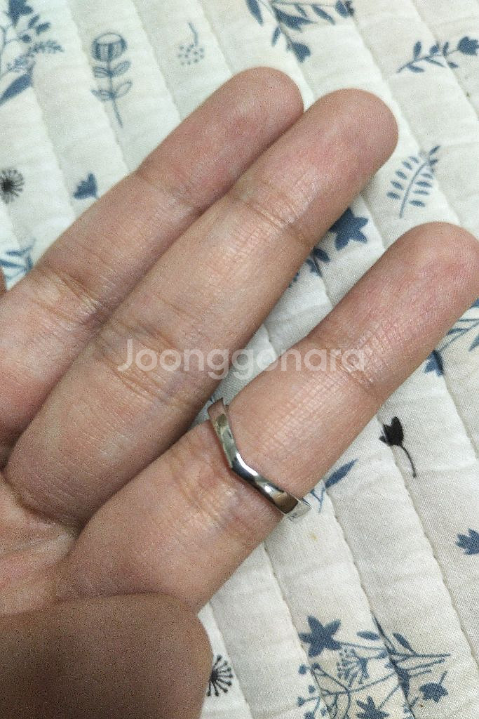 티파니앤코 플래티넘 다이아 섀도우하트 밴드--3