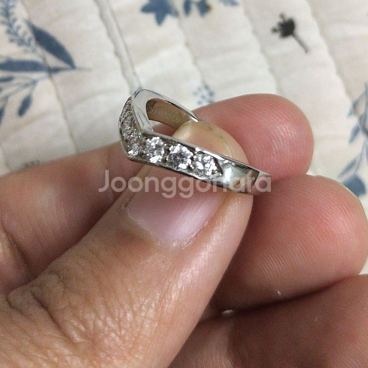 티파니앤코 플래티넘 다이아 섀도우하트 밴드--5
