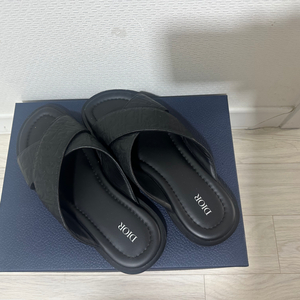 디올 AIias 슬리퍼 판매합니다 43size (270