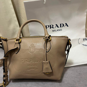 Prada 프라다 정품 소프트 레더 토트백 미디움