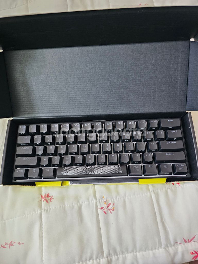 커세어 K65 RGB mini 저소음적축 판매합니다!--2