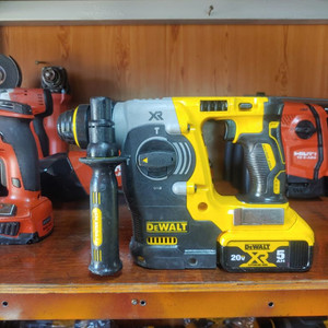 디월트충전함마드릴DCH273.배터리포함 앙카드릴