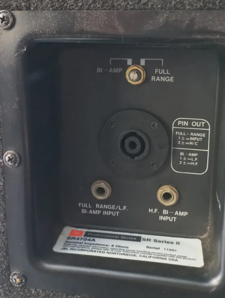 JBL SR4704A 모니터 스피커 이미지