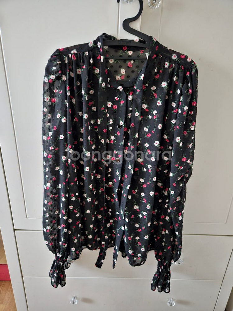 (택포)임블리 도트속에 플라워 블라우스--4