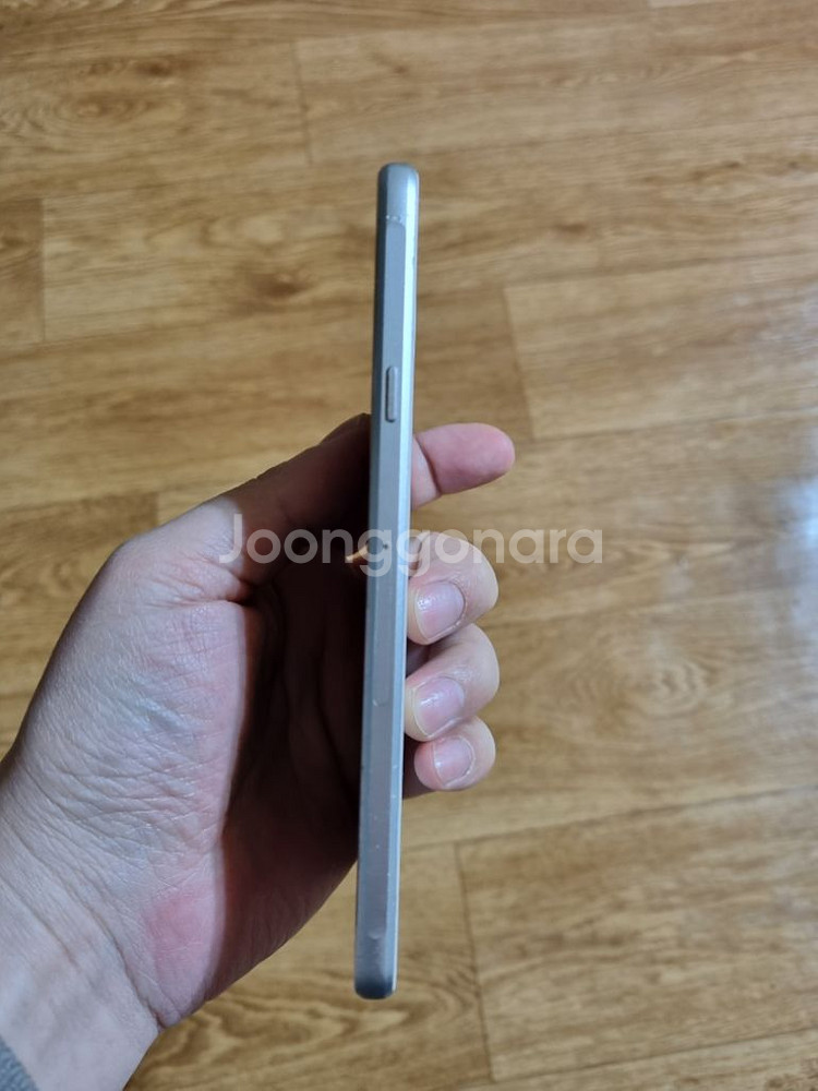 갤럭시A710 화이트--2
