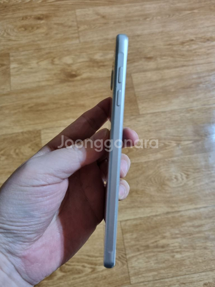 갤럭시A710 화이트--3