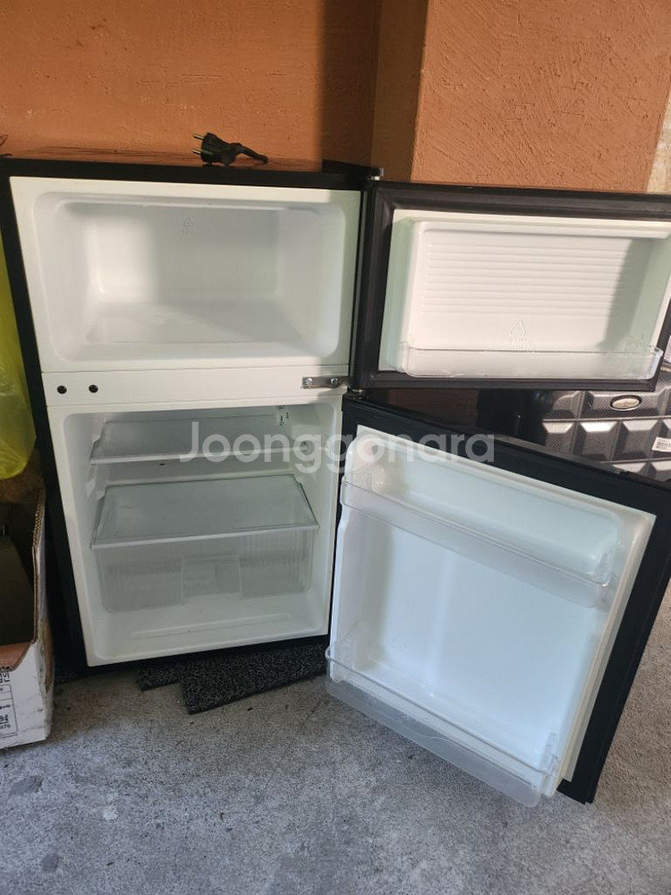 미디어 2도어 냉장고 87L--1