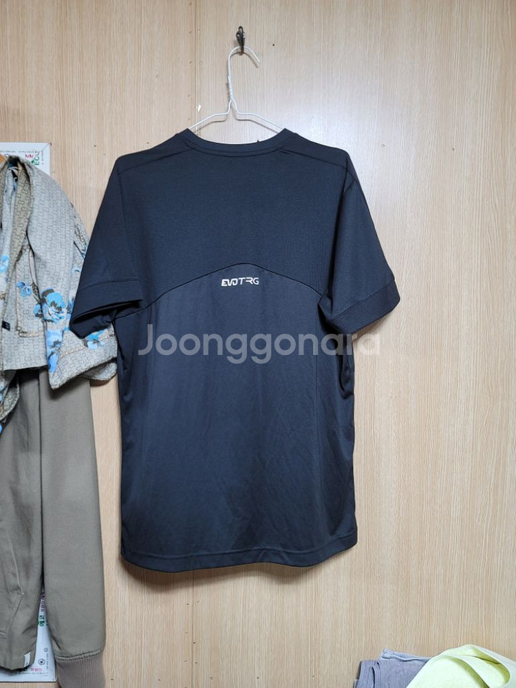 푸마 기능성반팔티 100--6