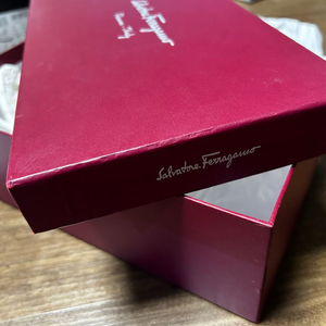 페라가모 Ferragamo 신발 박스 판매합니다. -