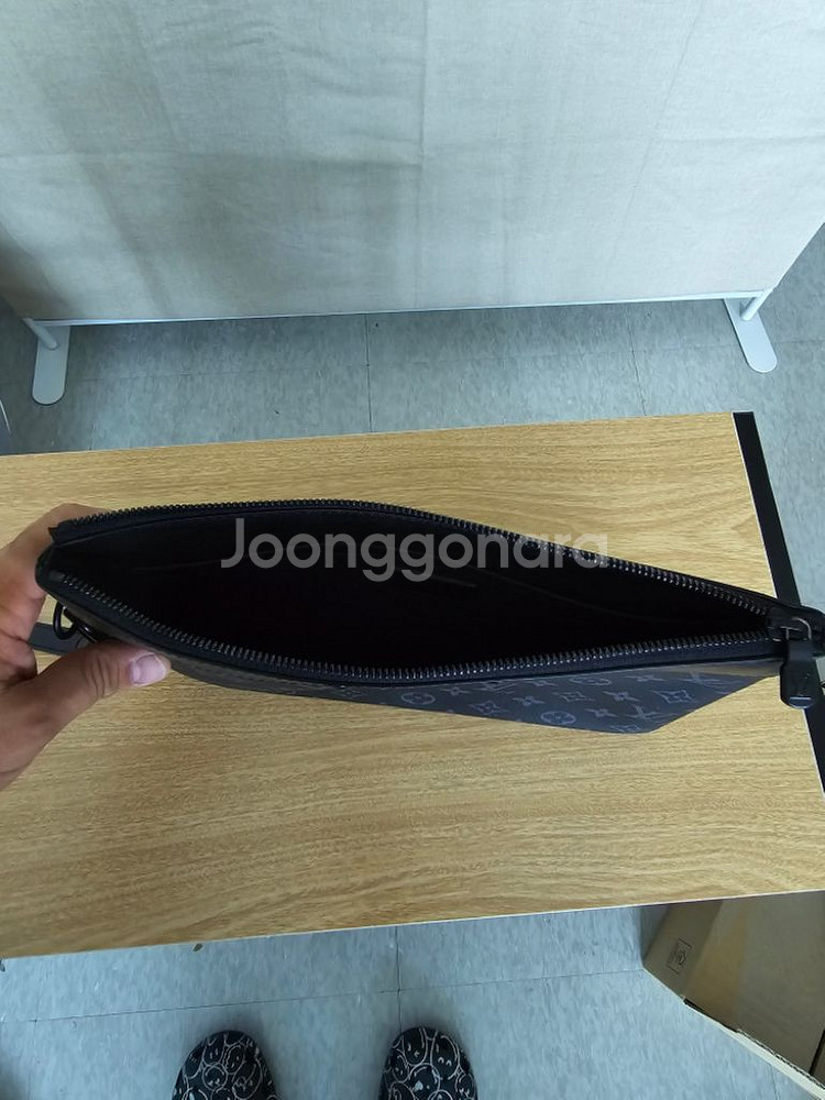 루이비통 포쉐트 투고 파우치--2