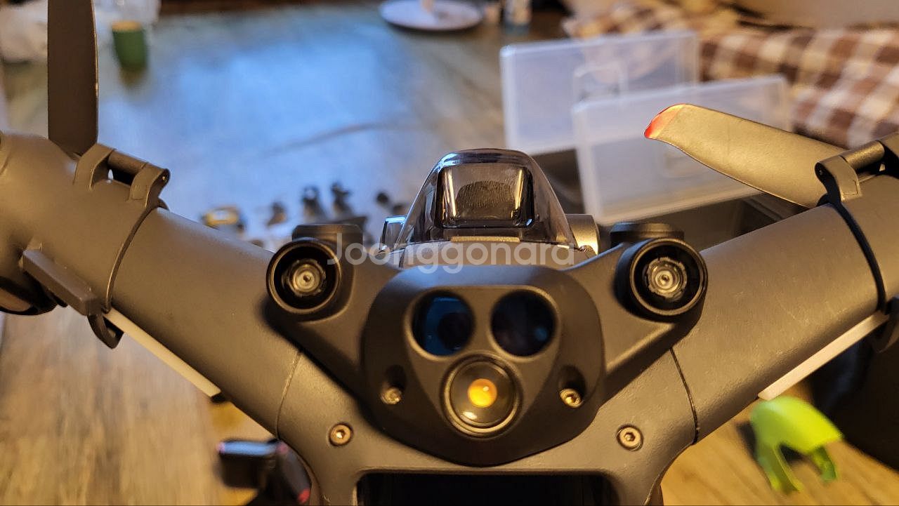 Dji fpv 드론 팝니다(배터리 4개)--6