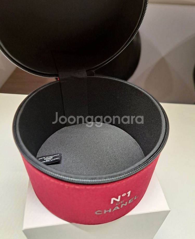 새제품 CHANEL 까멜 N1 원형 파우치(레드)--4