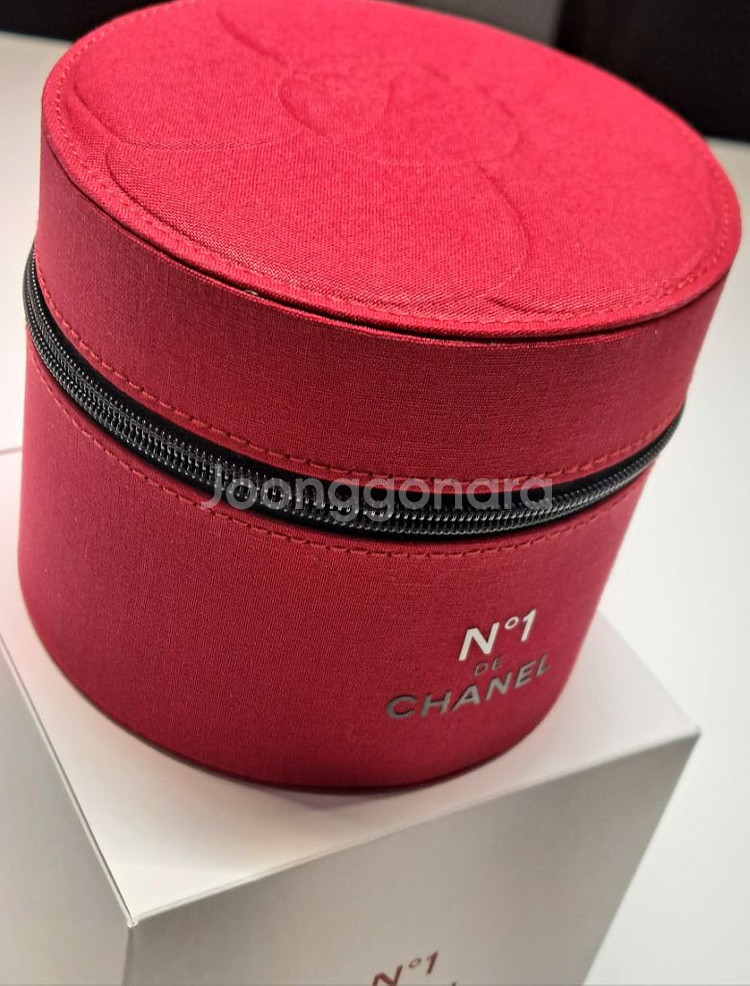 새제품 CHANEL 까멜 N1 원형 파우치(레드)--7