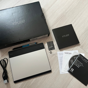 Wacom Intuos pen & touch small