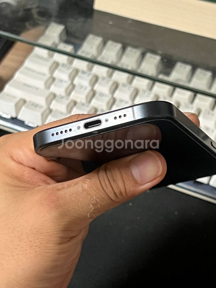 (흠집 X) 아이폰 15 프로 128 블랙 티타늄 색상--5
