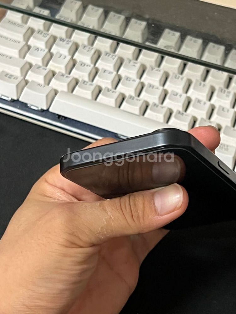 (흠집 X) 아이폰 15 프로 128 블랙 티타늄 색상--4
