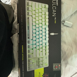 로켓 볼칸 tkl/ roccat vulcan pro