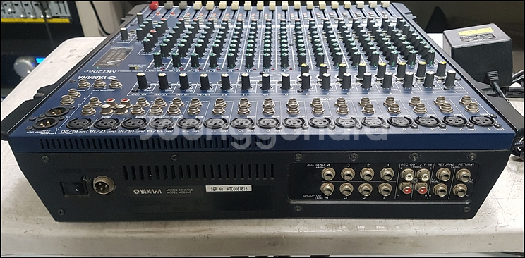 야마하 MG206C 중고 음향 믹서--5