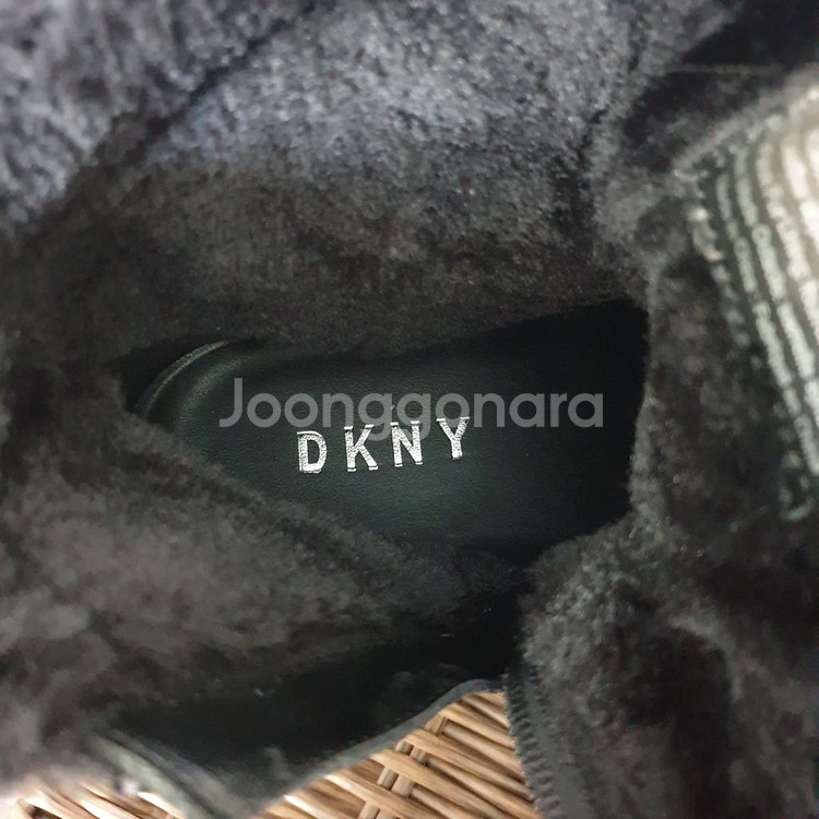 새상품 DKNY 소가죽 스웨이드 퍼 하이탑 스니커즈--8