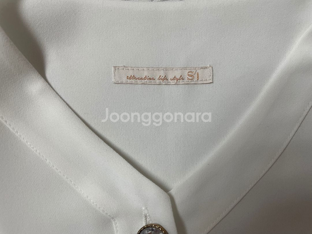 SI 쥬얼리버튼 포인트 브이넥 블라우스 셔츠 S 55--4