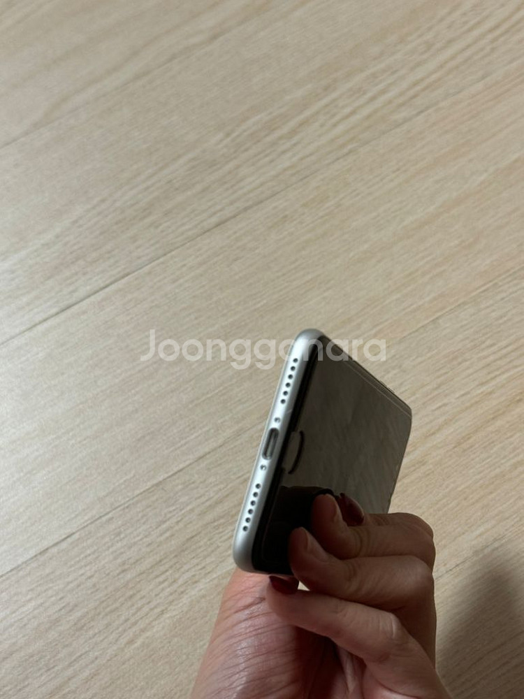 아이폰se2화이트 128G 배터리성능100% 기스X--3