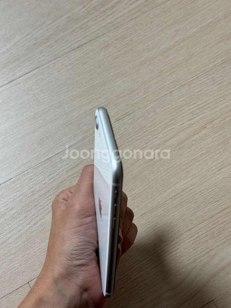 아이폰se2화이트 128G 배터리성능100% 기스X--2