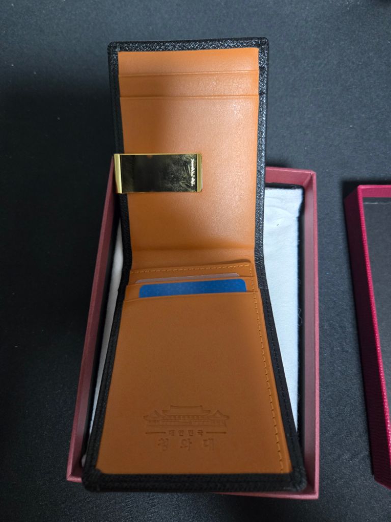 청와대 24K GOLD PLT 지갑(미사용) | 중고나라 - 안심되는 중고거래, image size:768x1024