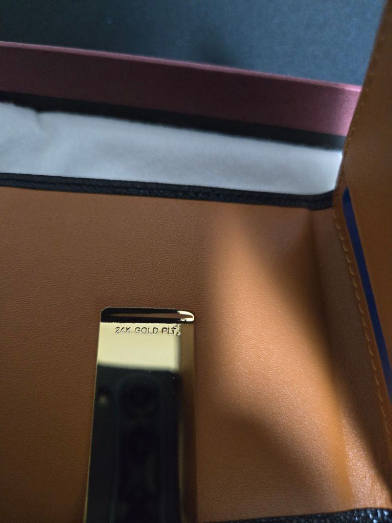 청와대 24K GOLD PLT 지갑(미사용) | 중고나라 - 안심되는 중고거래, image size:768x1024