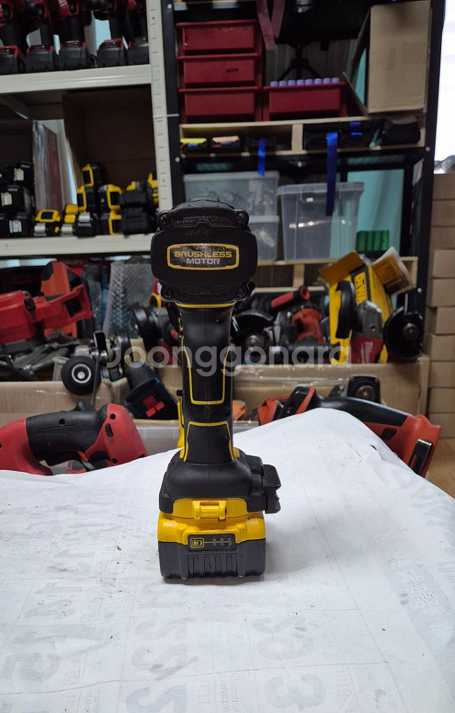 디월트 충전임팩 드라이버 DCF850배터리포함--3