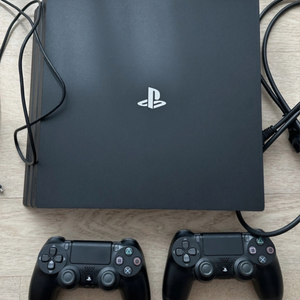 PS4 PRO + 조이스틱2개