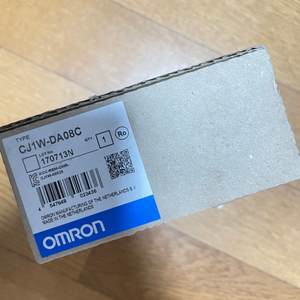 옴론(OMRON) PLC CJ1W-DA08C 새 상품