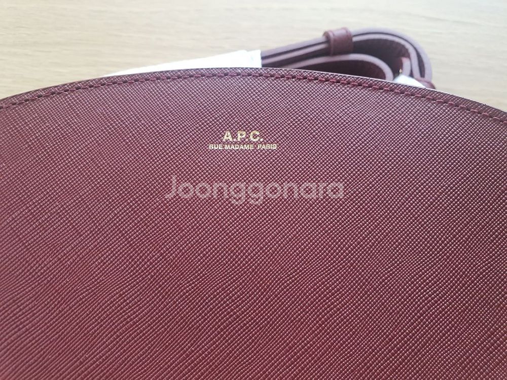 (새상품) 아페쎄 하프문백 사피아노 버건디 컬러--4