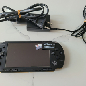 psp3000 몬스터헌터 한정판버전 소장용 팝니다