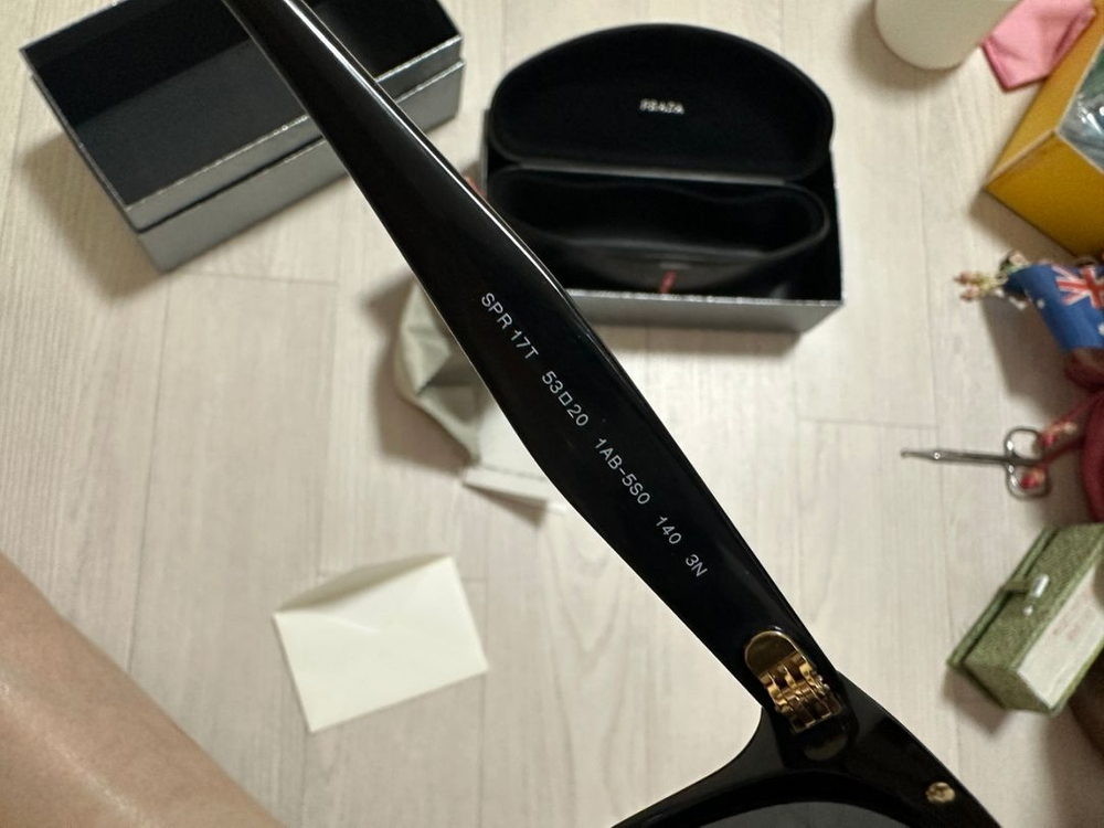 프라다 선글라스 모델명 SPR17T--2