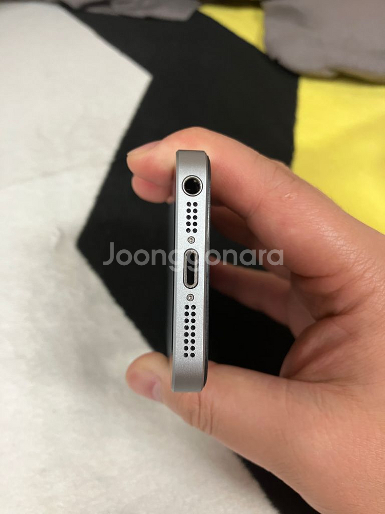 아이폰se1 (1세대) 스페이스그레이 128G 팝니다--3