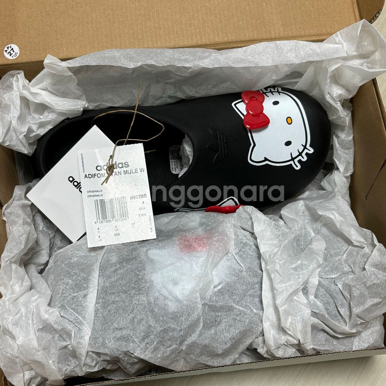 국내 정품 아디다스 헬로키티 아디폼 225--1