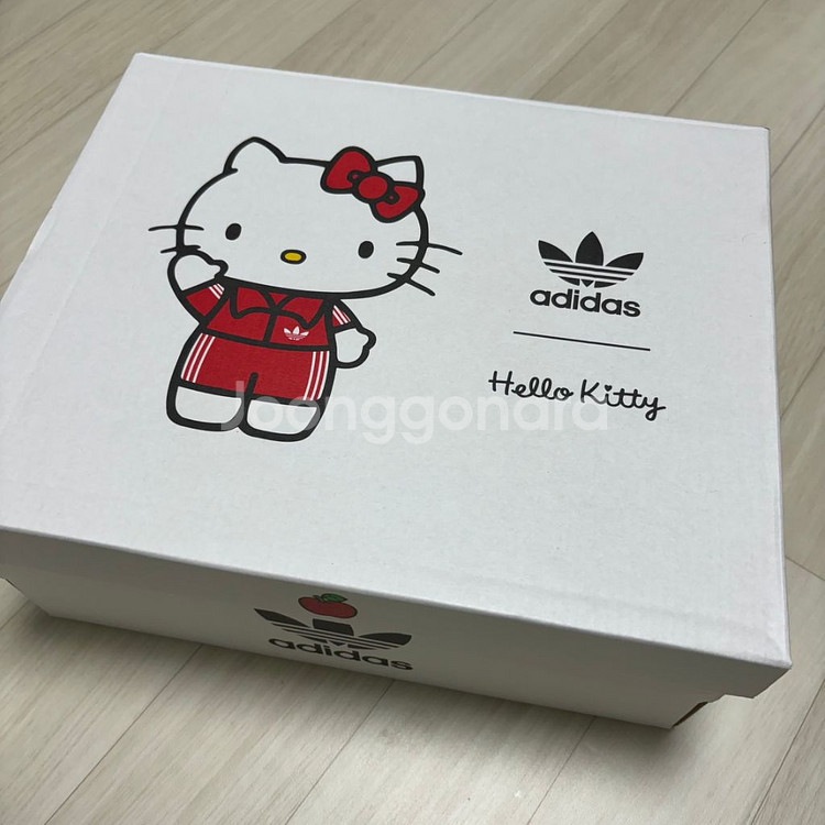 국내 정품 아디다스 헬로키티 아디폼 225--6