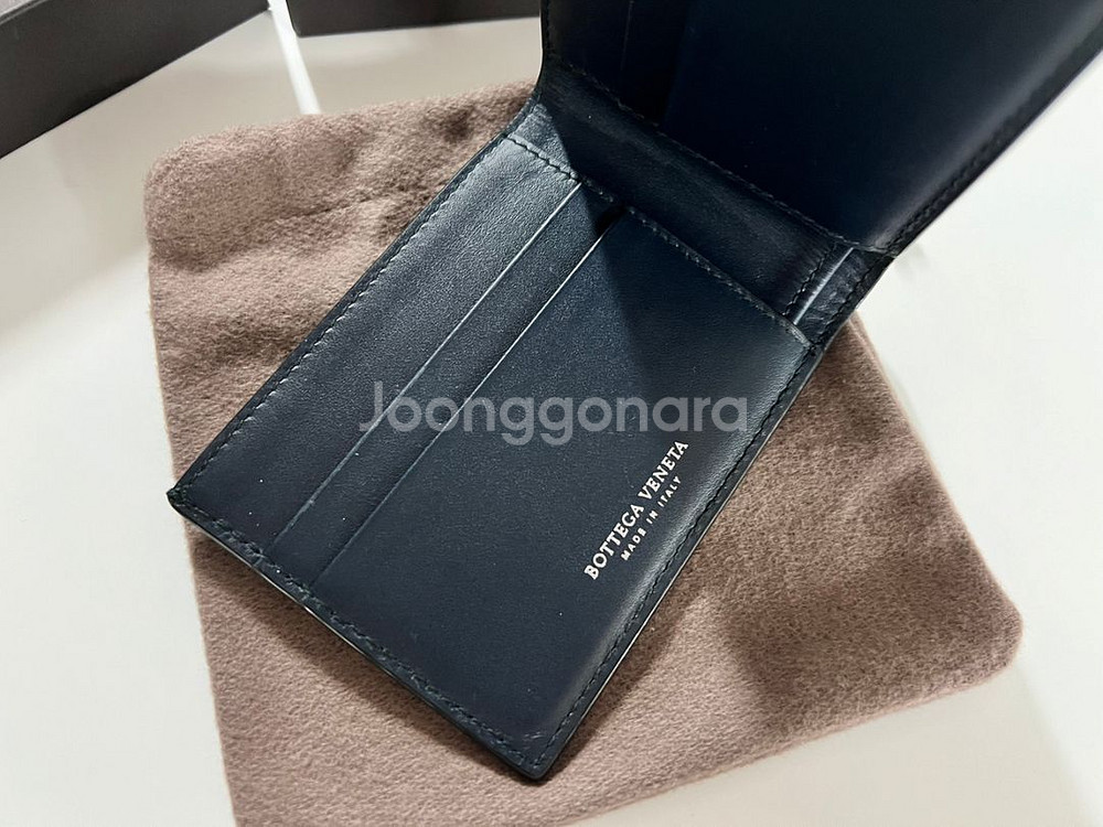 보테가베네타. 인트레치아토 슬림 폴더형 지갑 네이비--4
