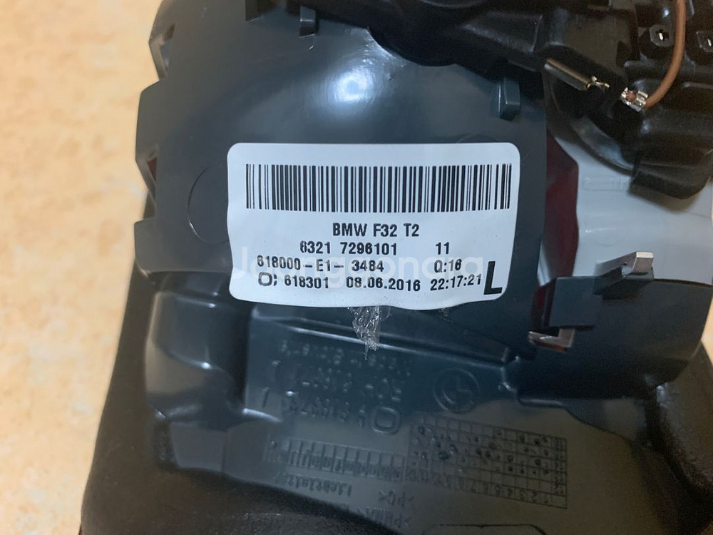 BMW 428i (F32) 정품 테일램프 팝니다.--7