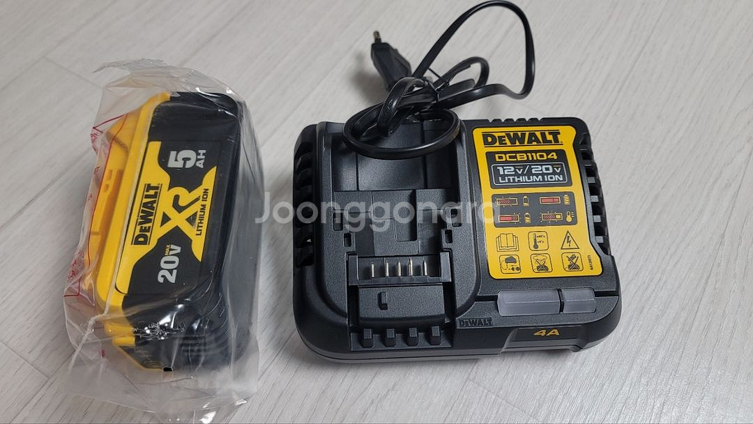 정품 디월트 20v 5.0Ah 배터리 + 충전기 새제품--3